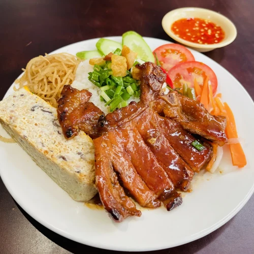 Cơm sườn bì chả